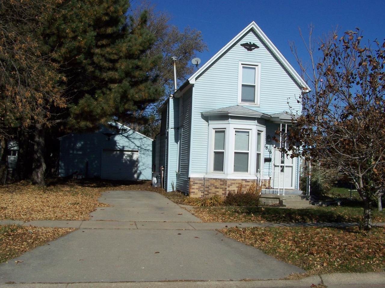 1816 Ave C - Photo 1