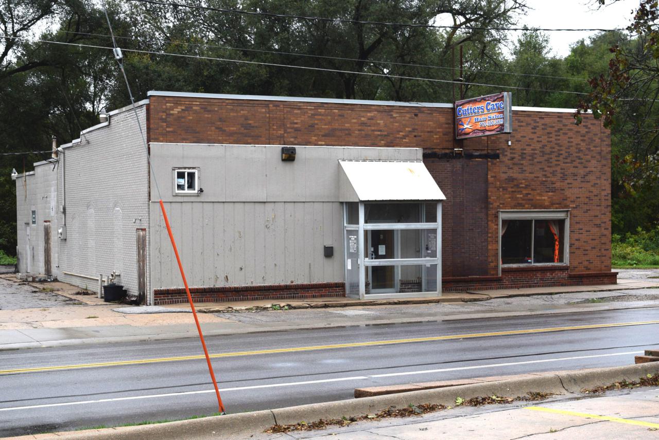 2820 Broadway - Photo 1