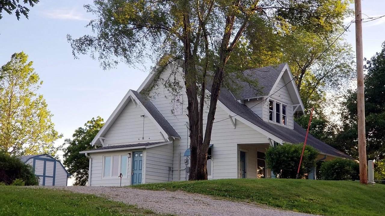 302 1ST Street - Photo 1