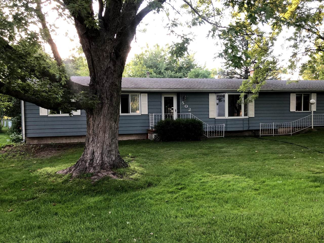 502 Lakeview Lane - Photo 1