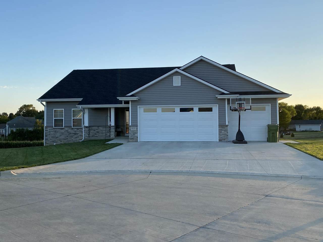 1212 Birch Street - Photo 1