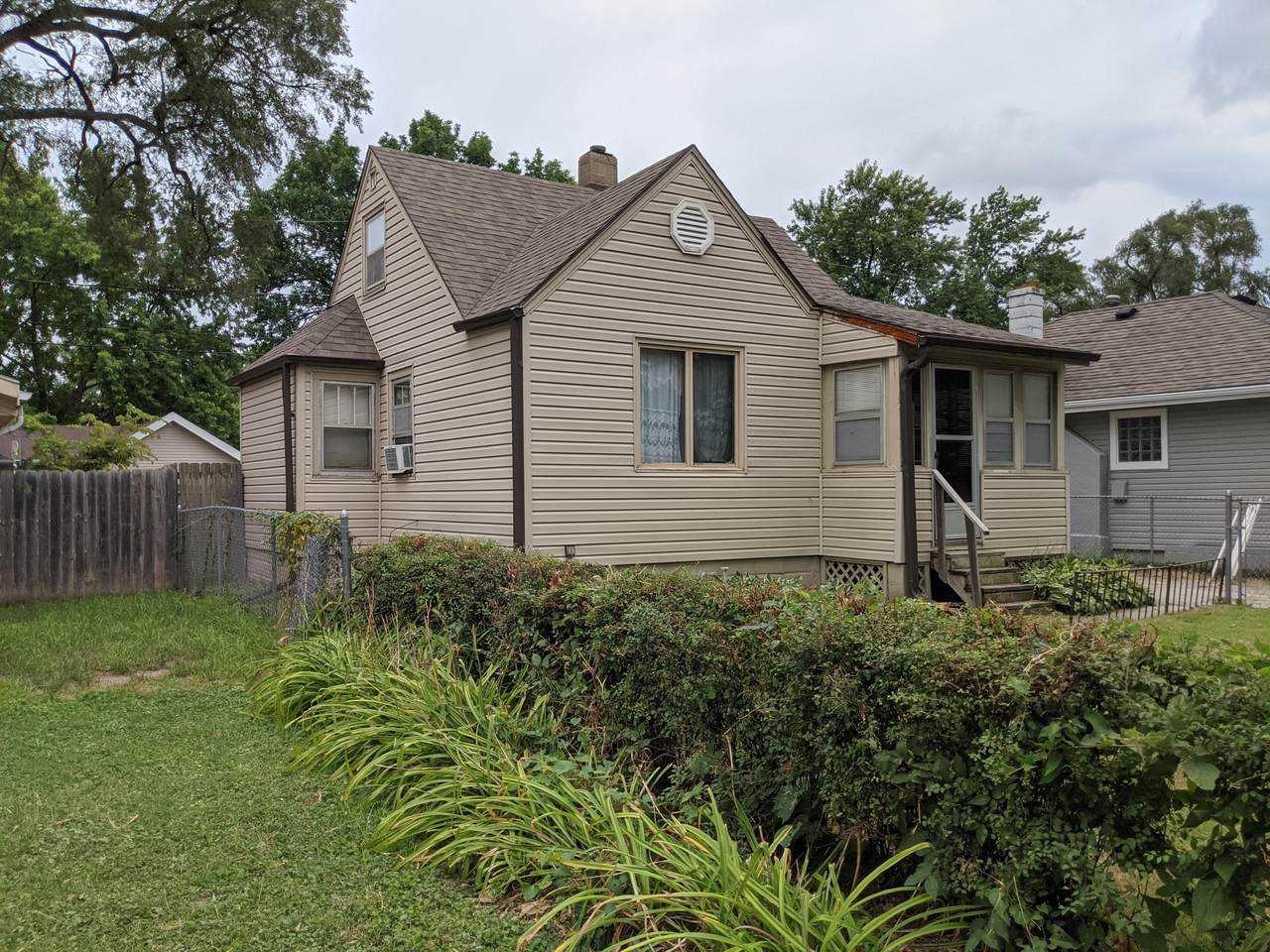1545 Walker Street - Photo 1