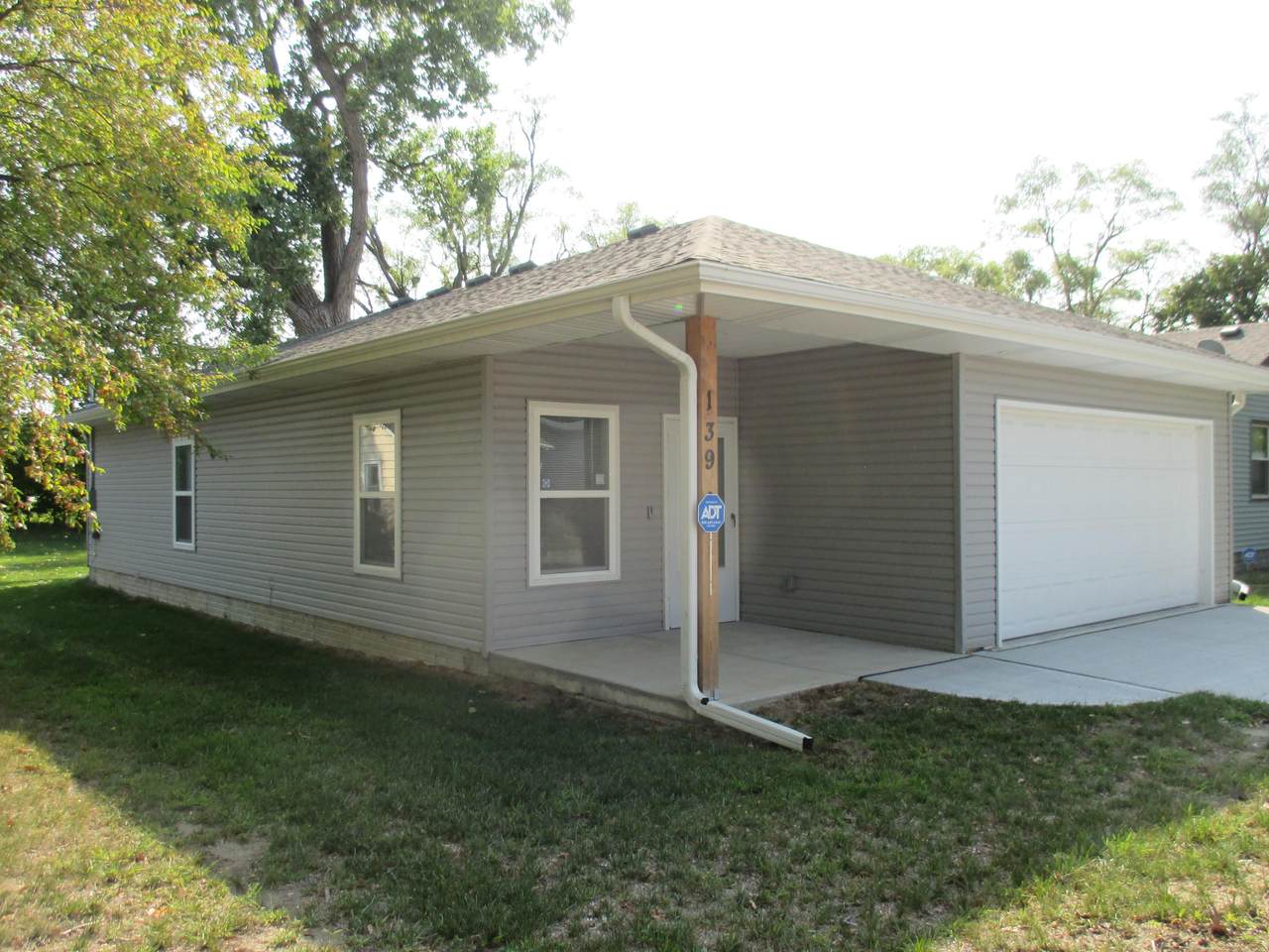 139 39TH Street - Photo 1