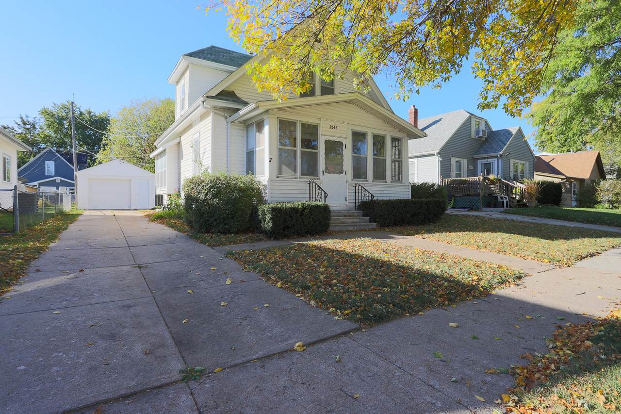 2545 Avenue D - Photo 1