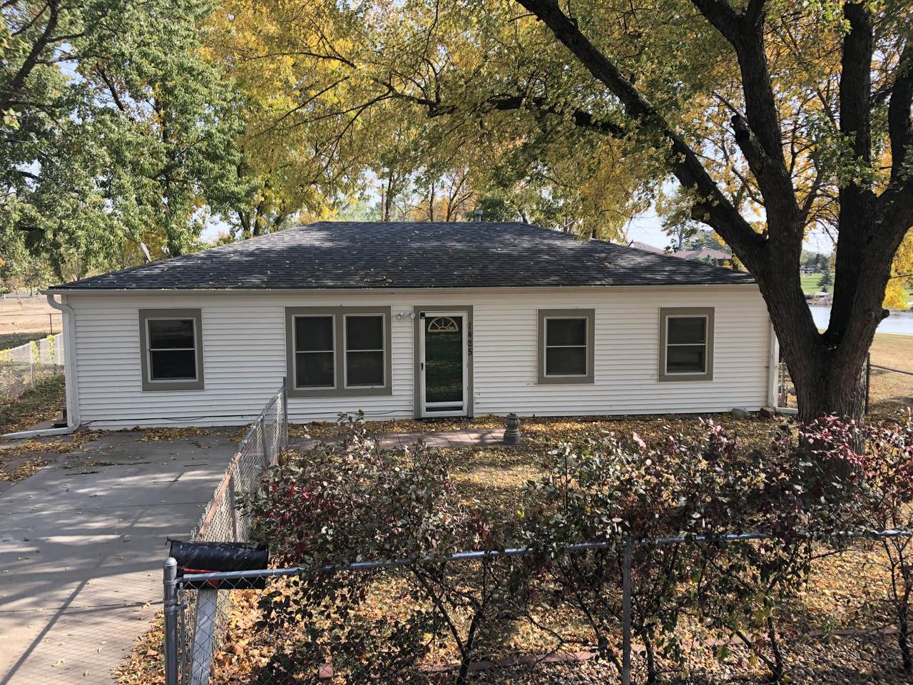 1425 Dorene Boulevard - Photo 1