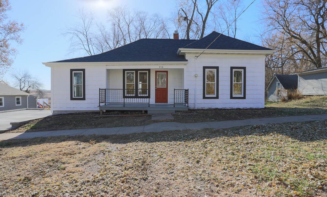 216 9TH Street - Photo 1