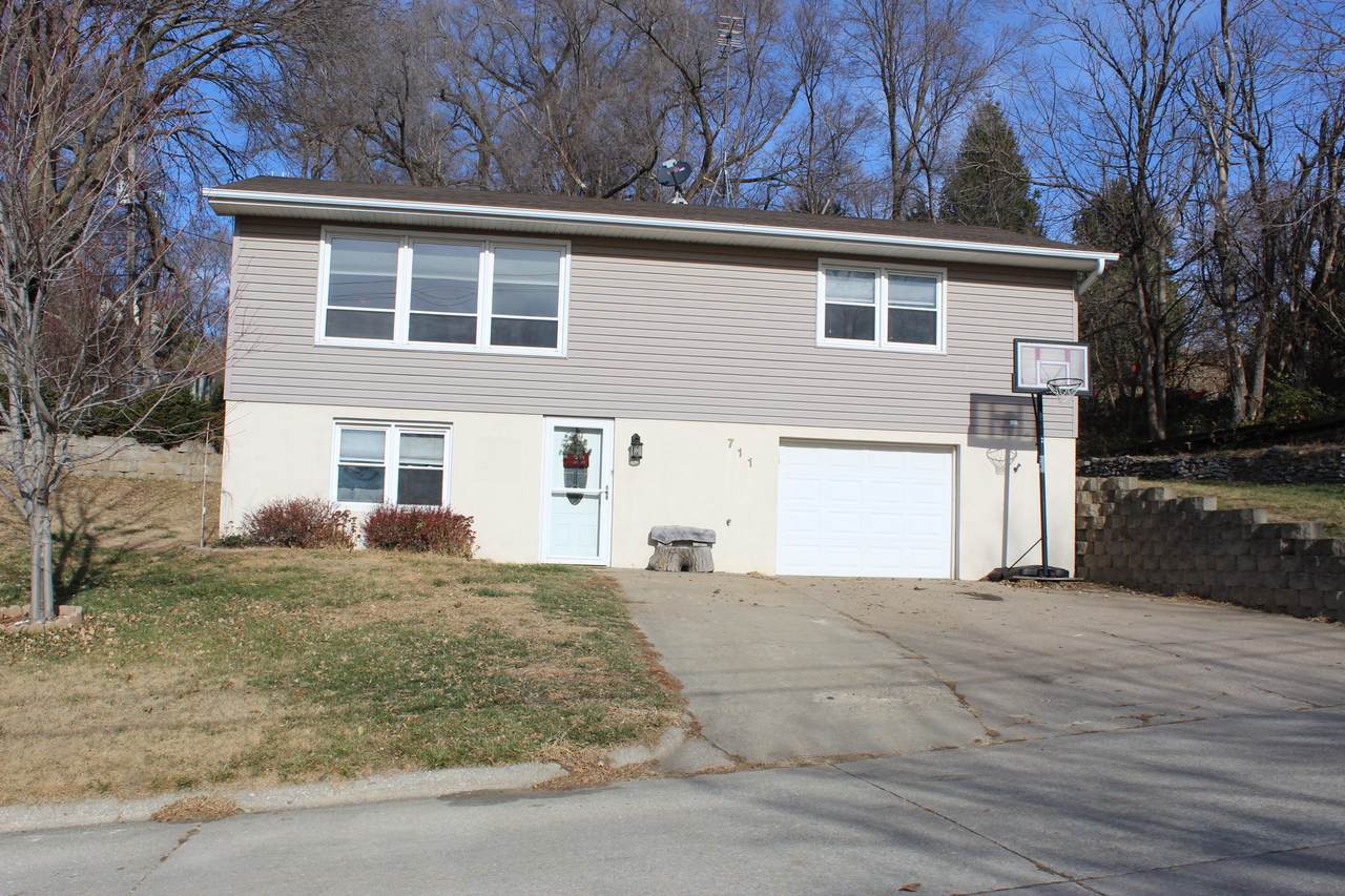 711 North Street - Photo 1