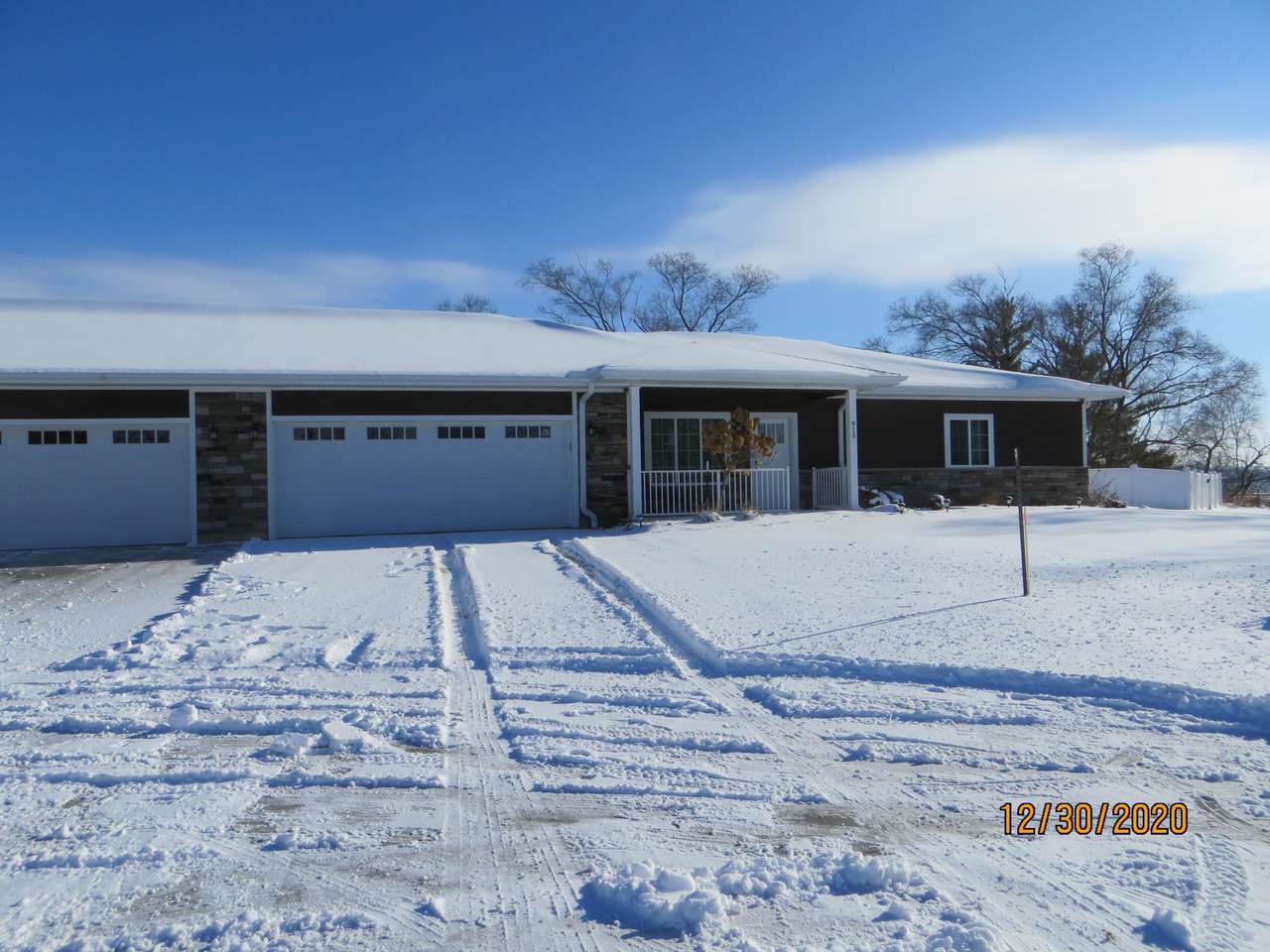 913 Tamarack Lane - Photo 1