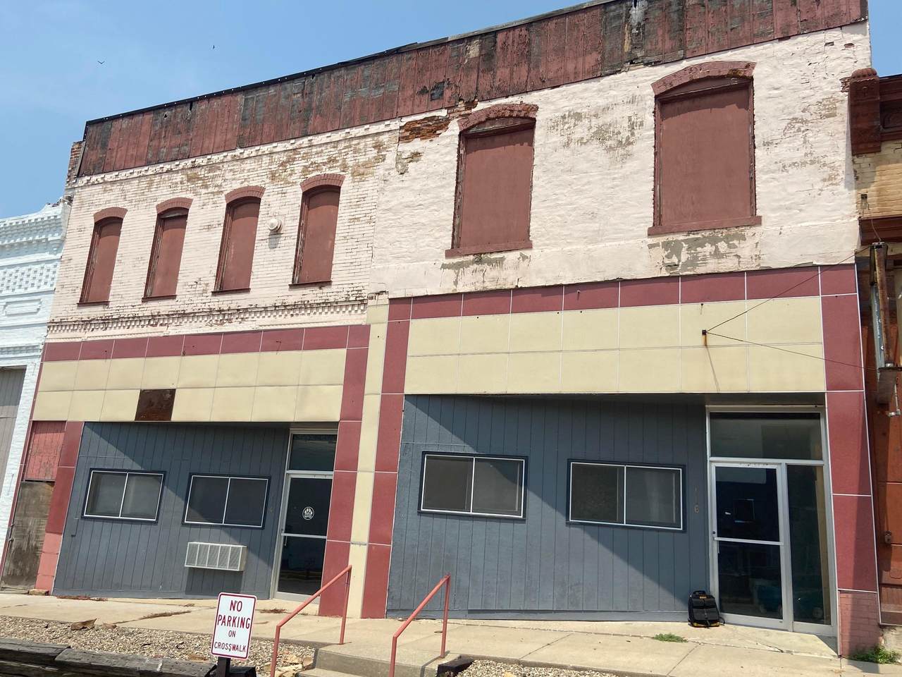 114-116 Broadway Street - Photo 1