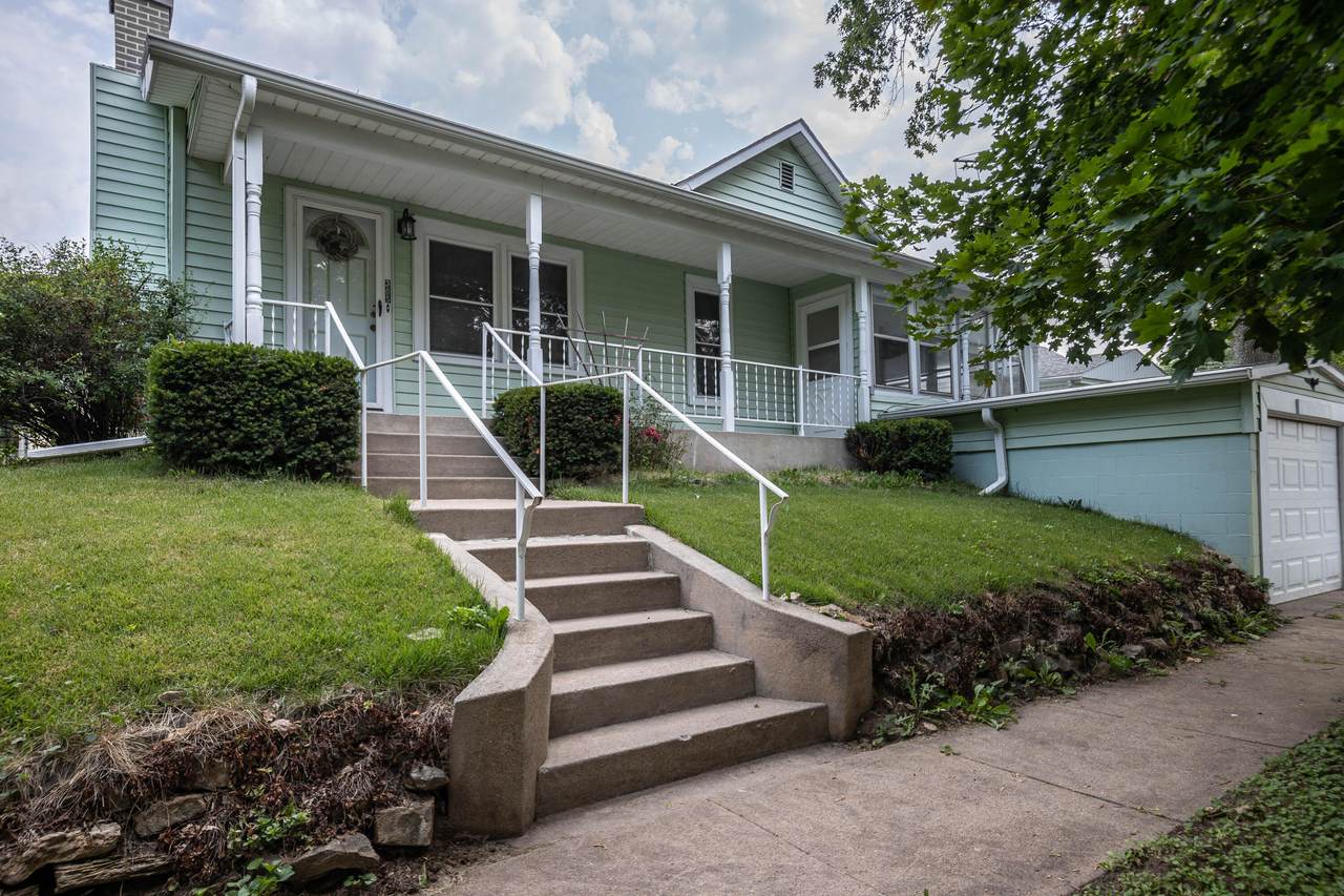 305 4TH Street - Photo 1