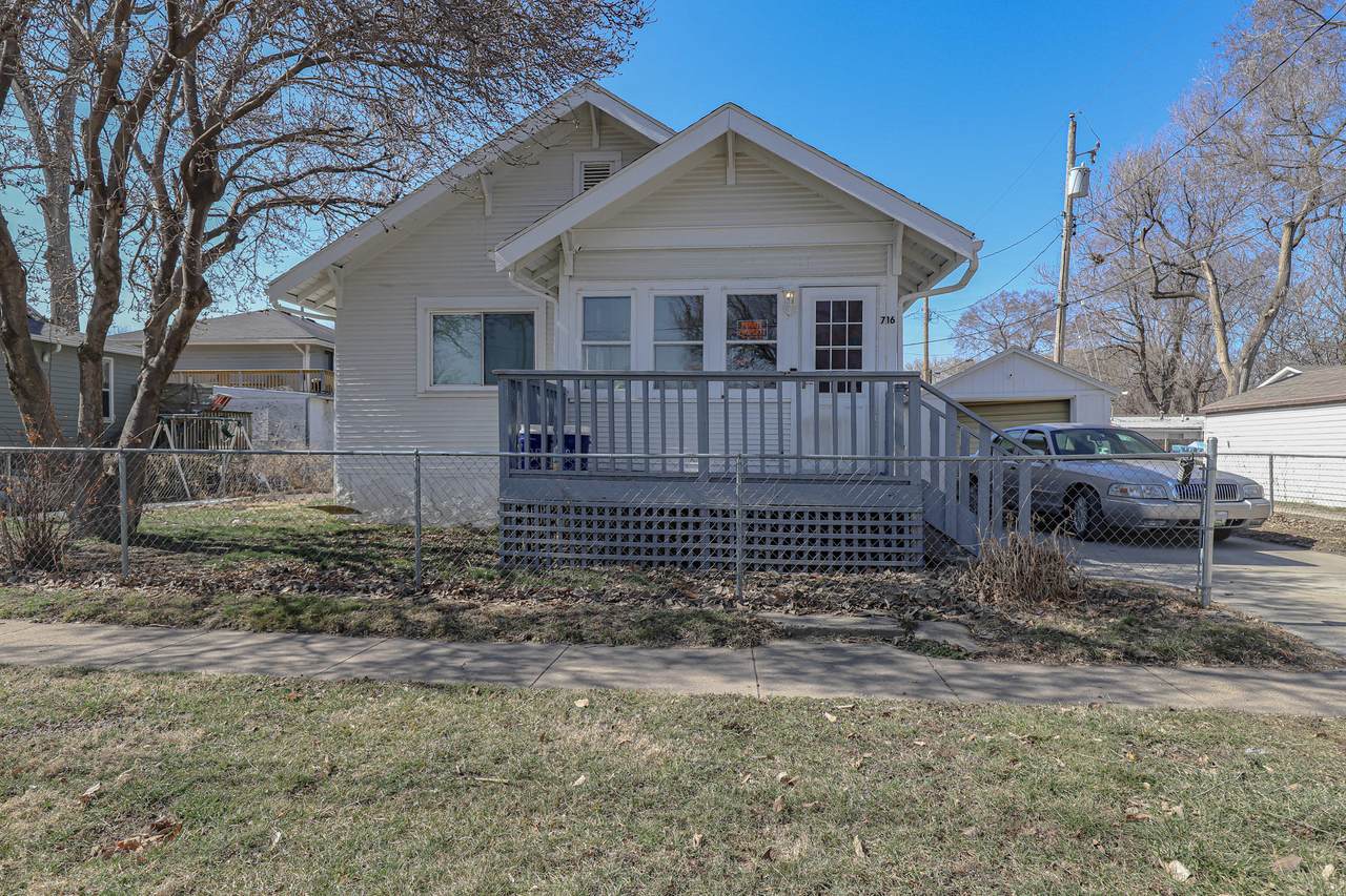 716 17TH Street - Photo 1