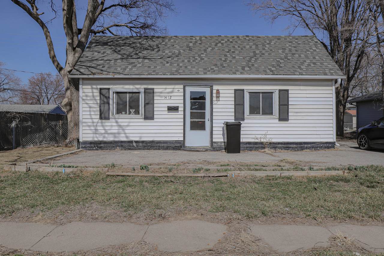 1412 Avenue C - Photo 1