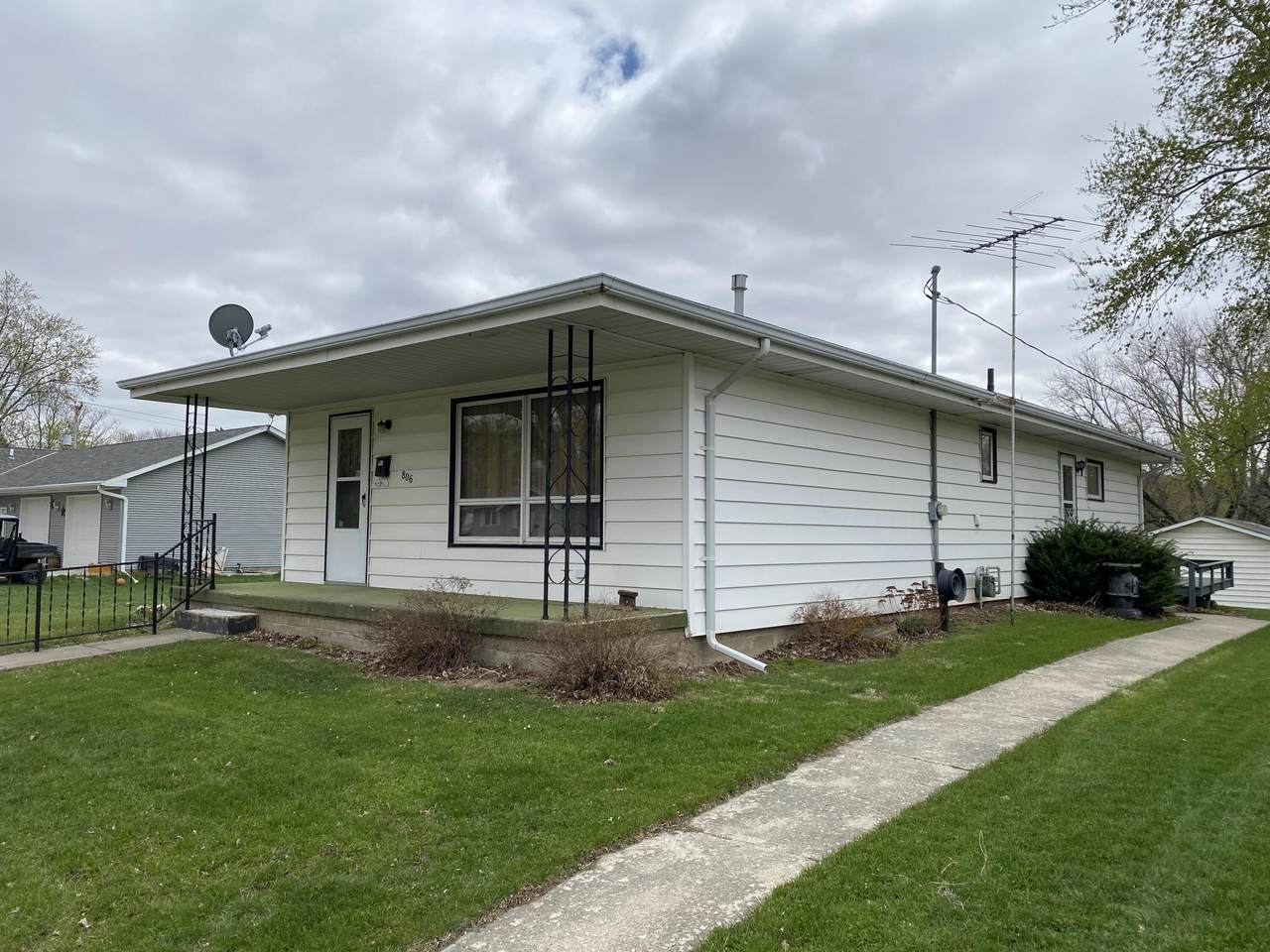 806 Eaton Street - Photo 1