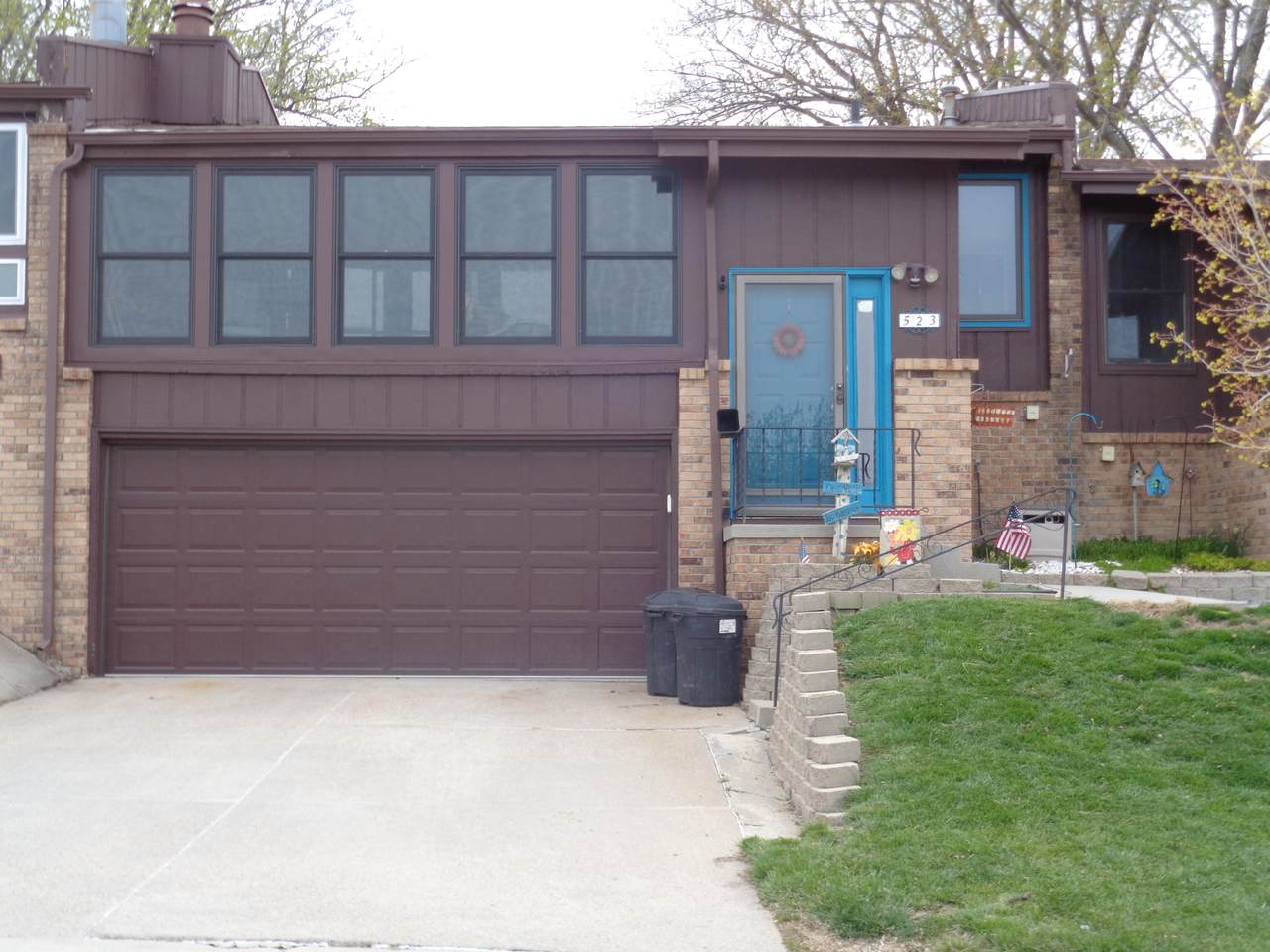 523 8TH AVE - Photo 1
