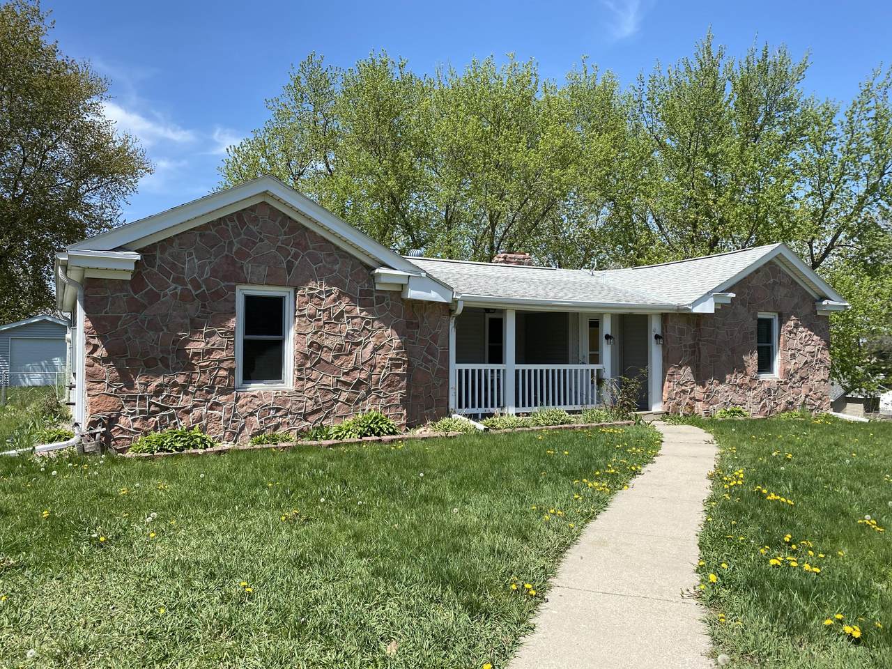 211 8TH Street - Photo 1