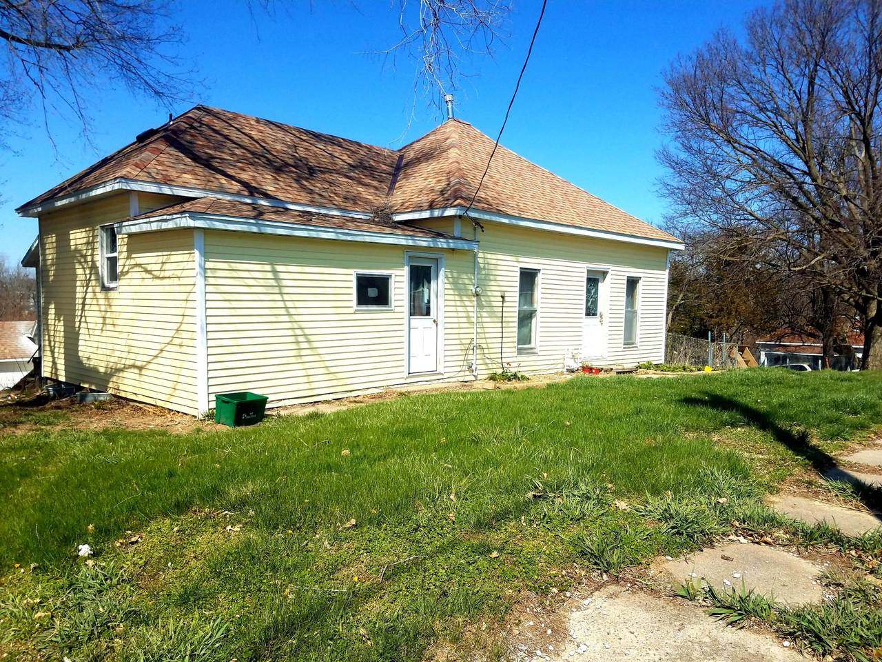 708 Vine Street - Photo 1