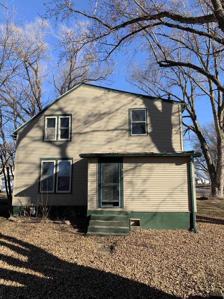 911 4TH Street - Photo 1