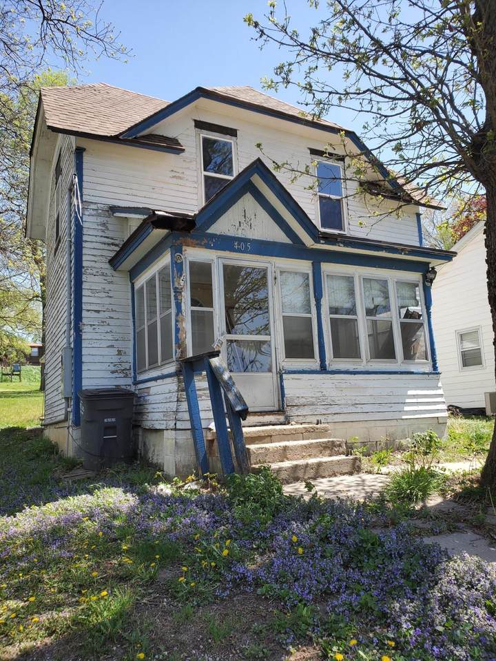 405 Park Street - Photo 1