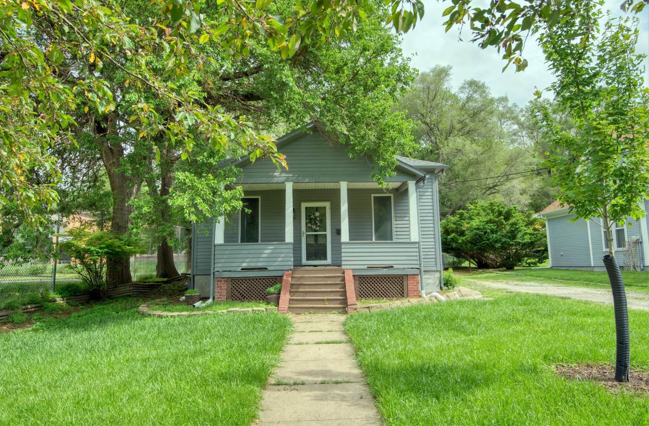140 West Graham Avenue - Photo 1
