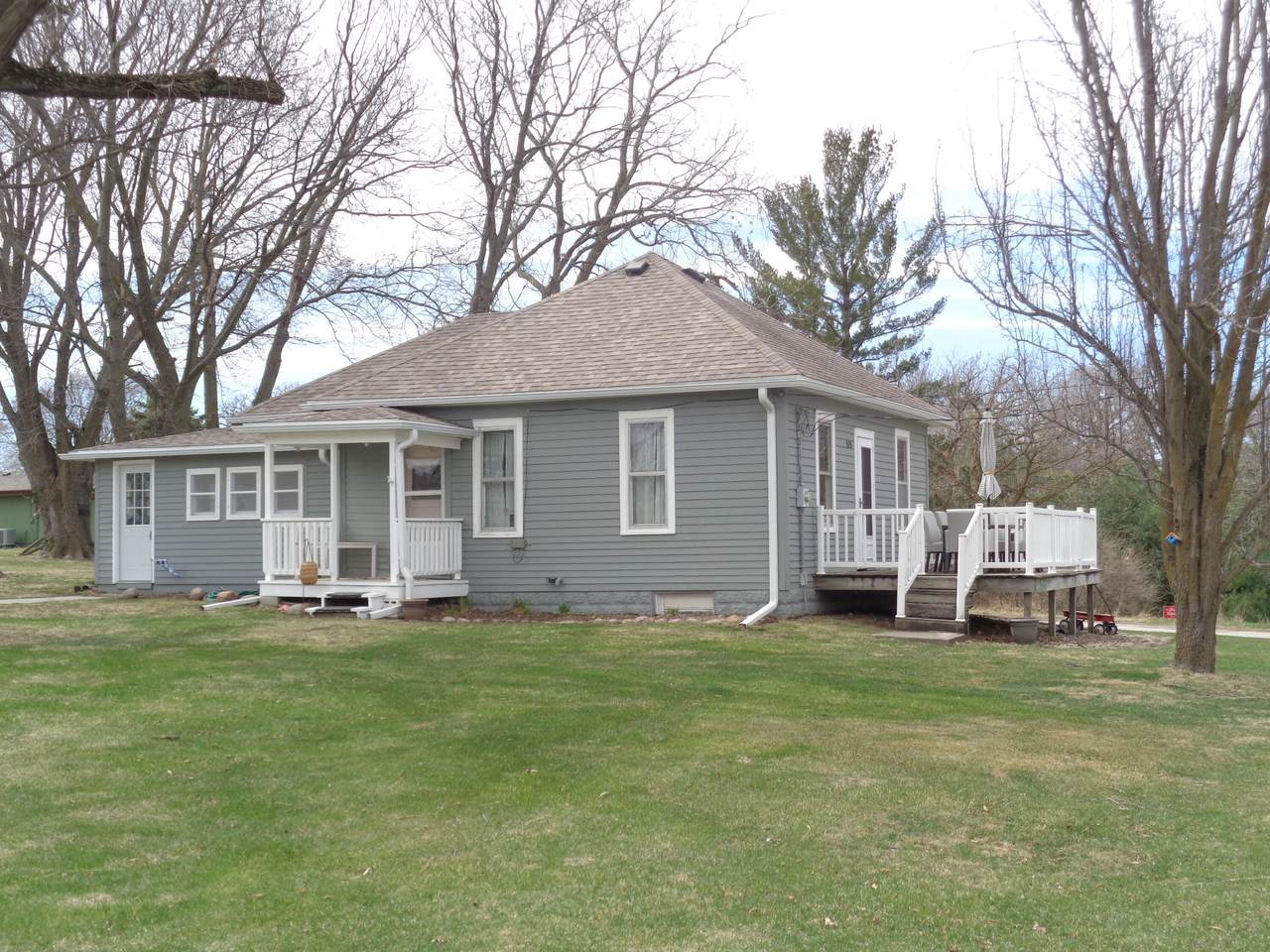 525 4TH Street - Photo 1