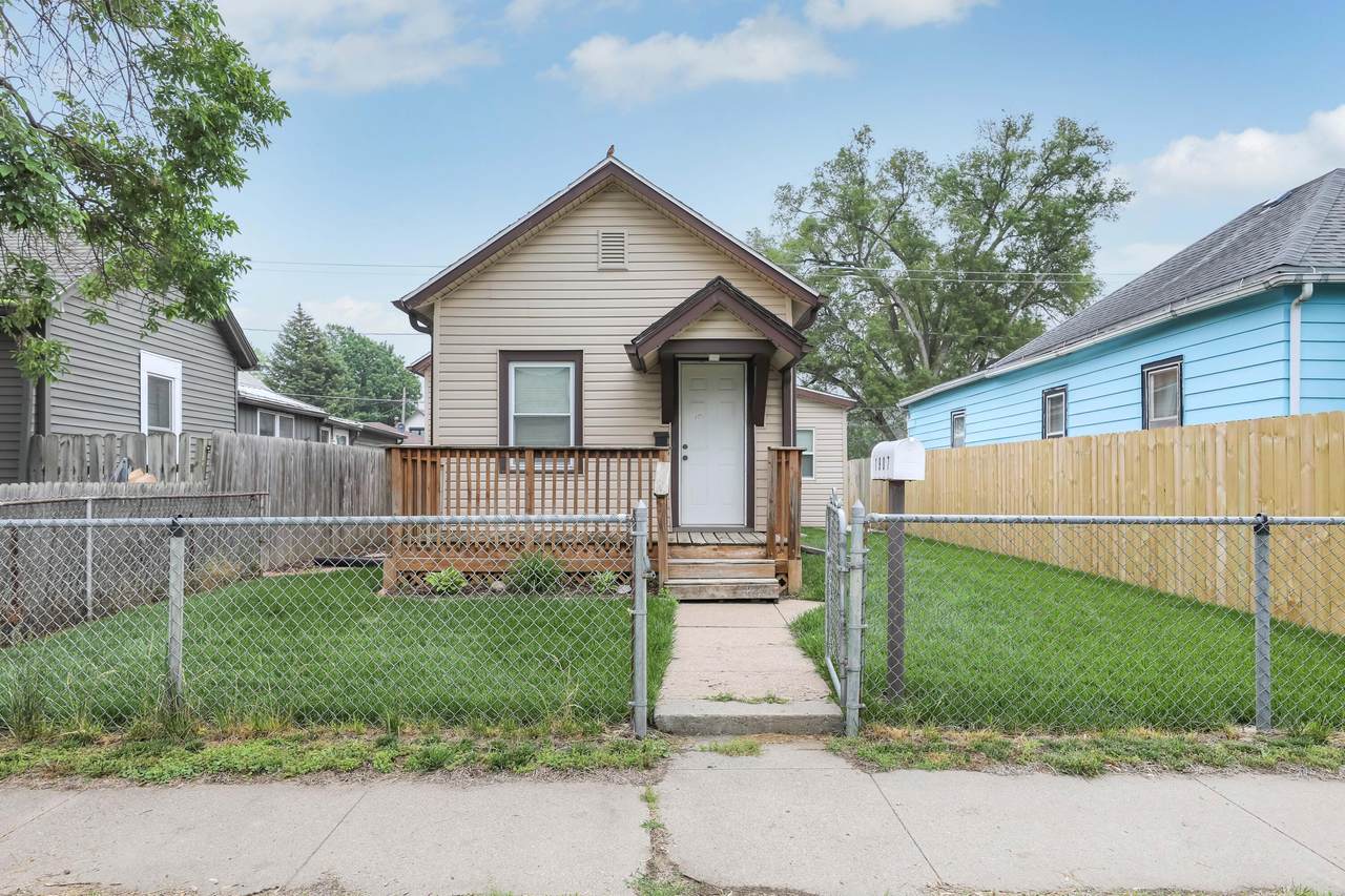 1907 11TH Street - Photo 1
