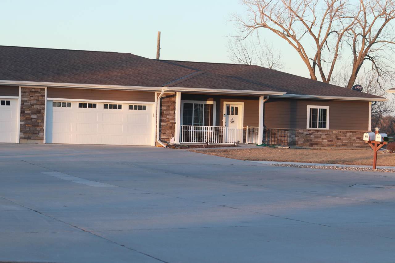 910 Tamarack Lane - Photo 1