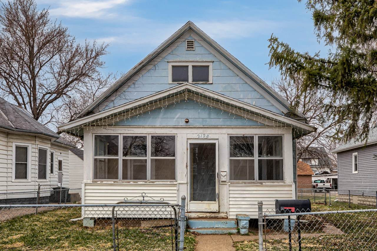 2128 Avenue A - Photo 1