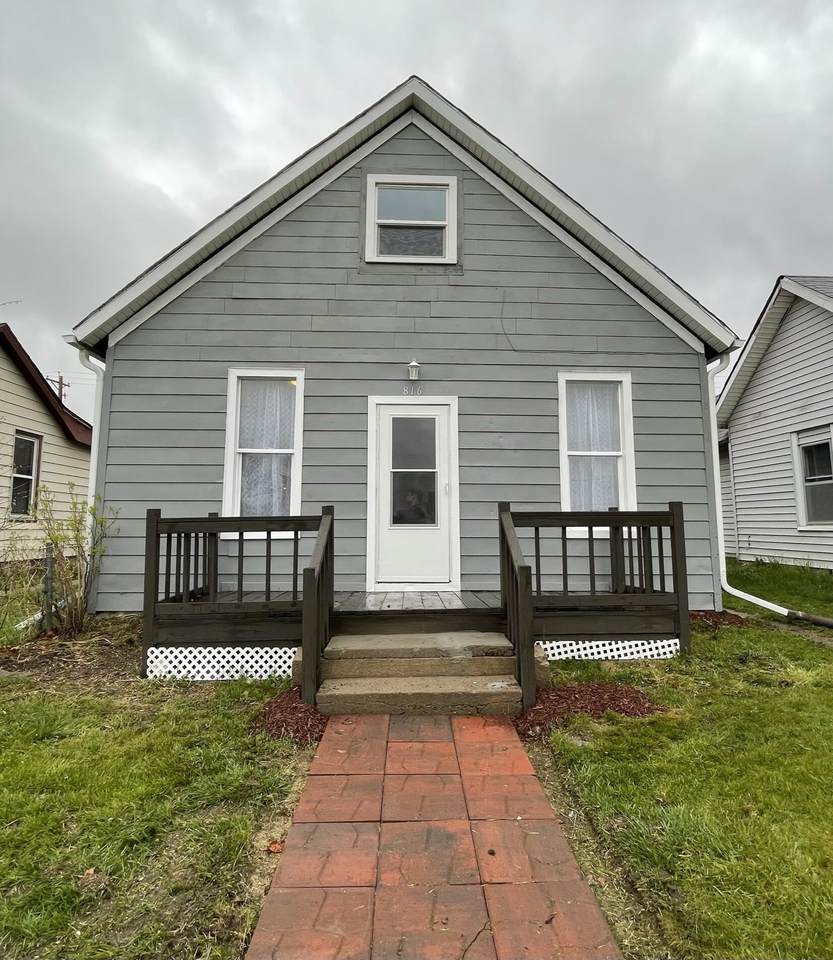 816 Avenue A - Photo 1