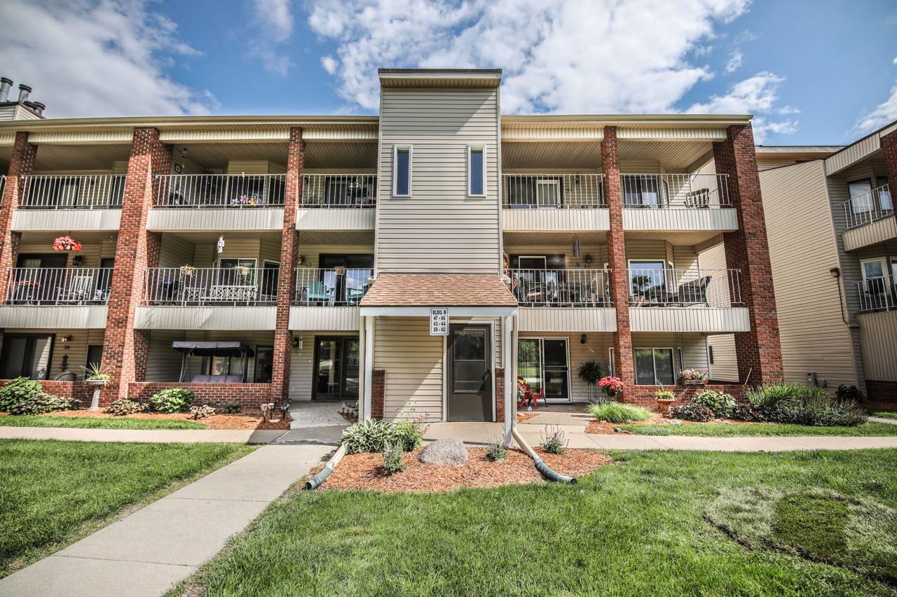 48 Lakeshore Court - Photo 1
