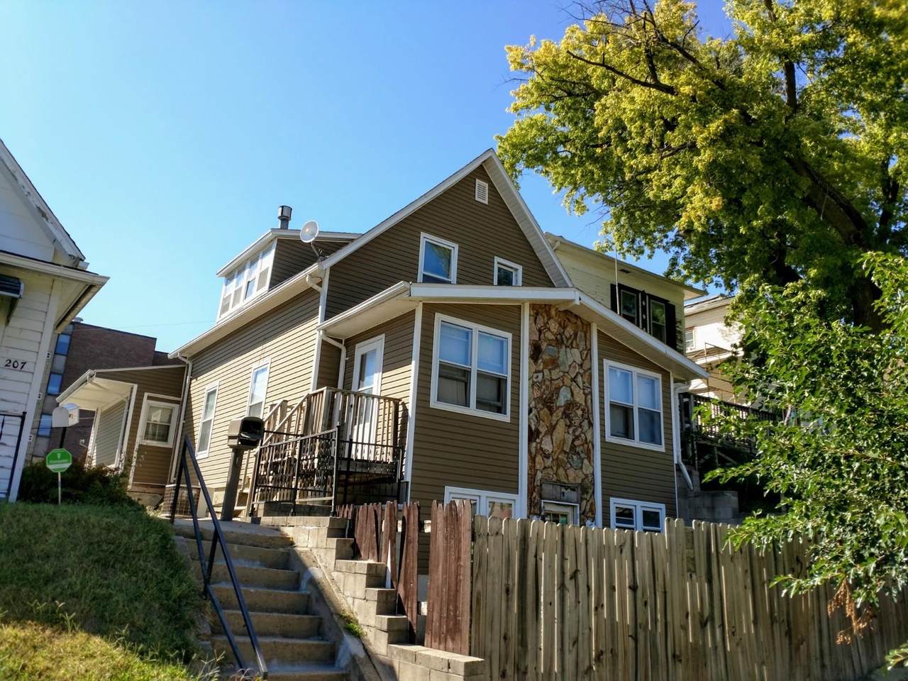 209 6TH Street - Photo 1