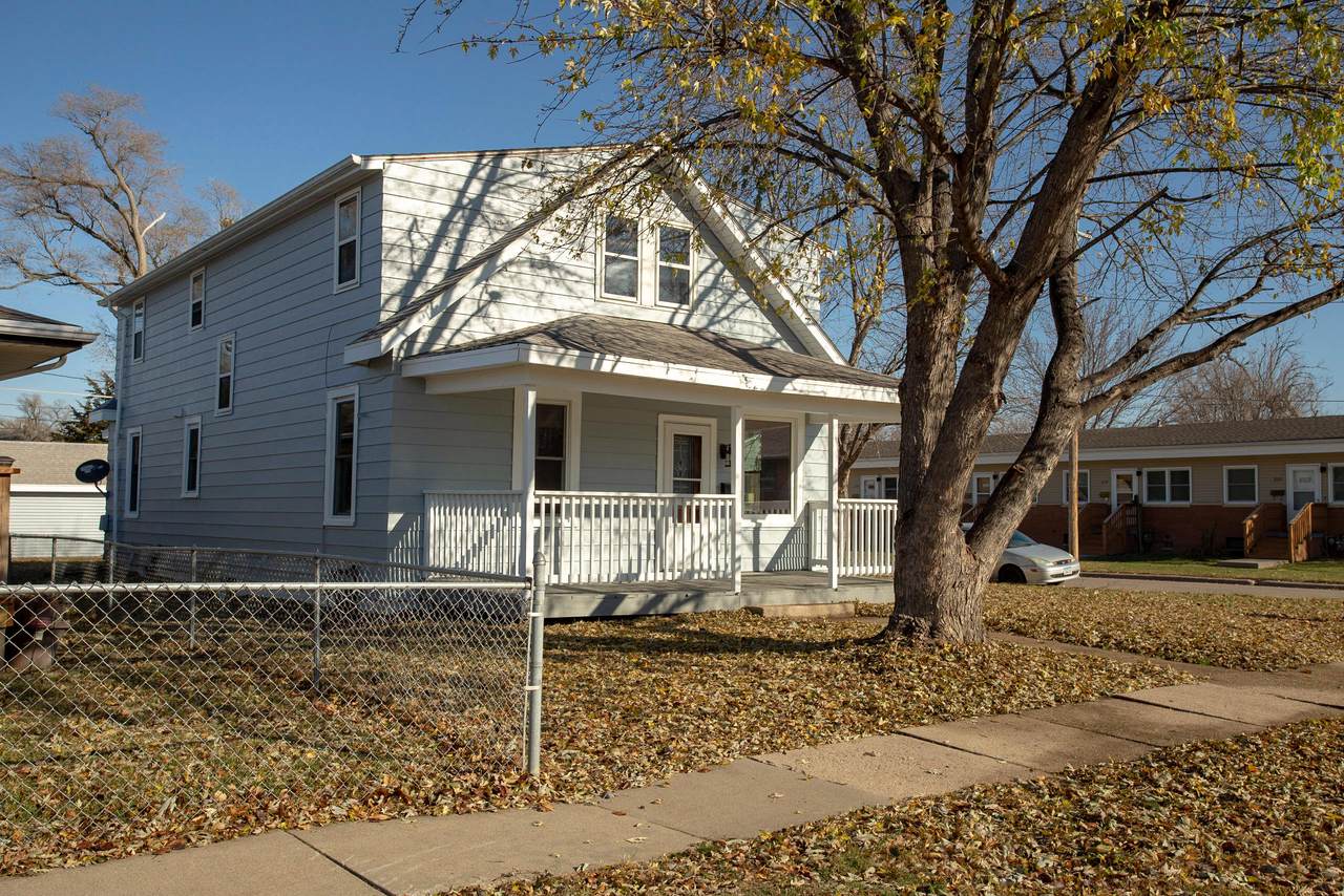 3400 3 AVENUE Avenue - Photo 1