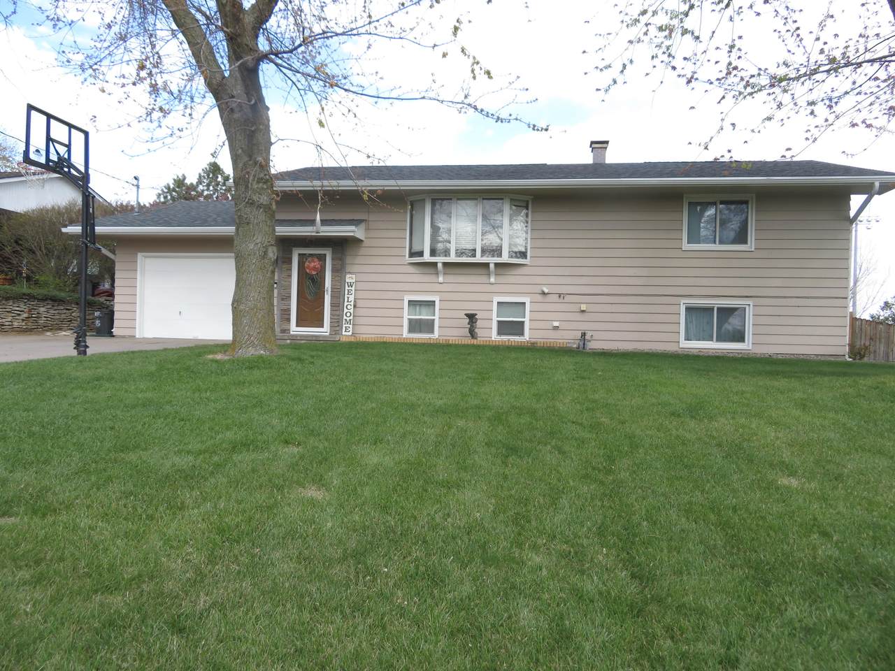 908 Longview Road - Photo 1