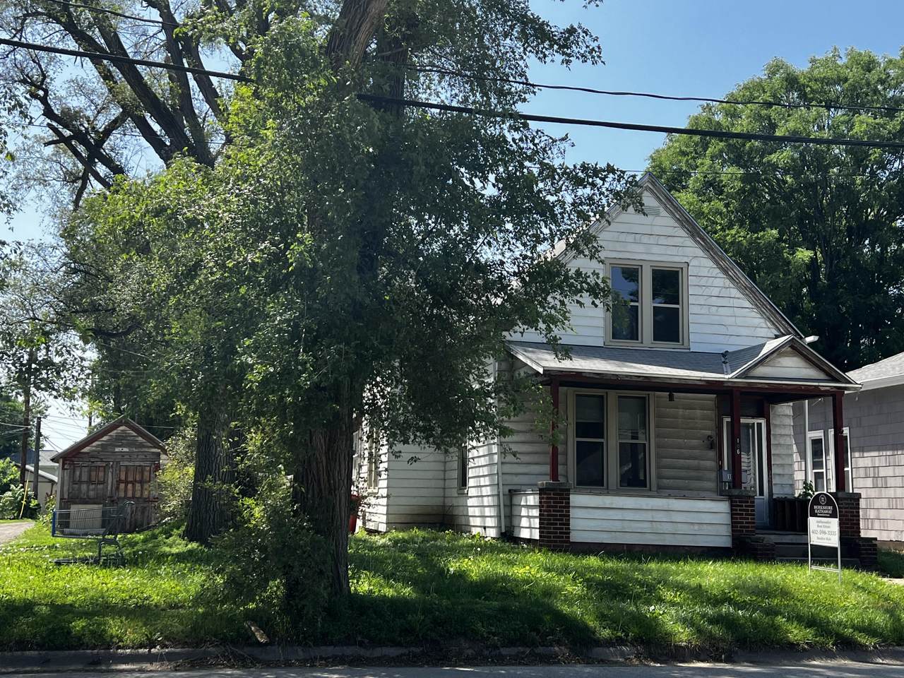 106 8TH Street - Photo 1
