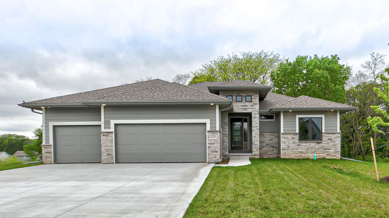 1792 Sycamore Street - Photo 1