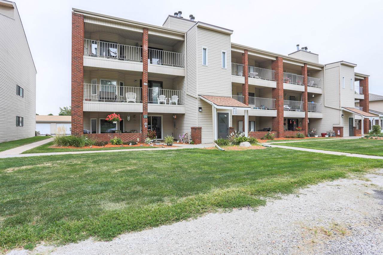 33 Lakeshore Court - Photo 1