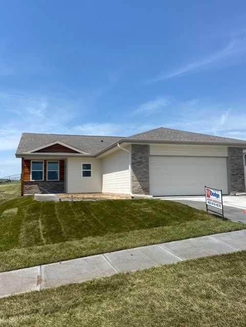 213 13 Avenue - Photo 1