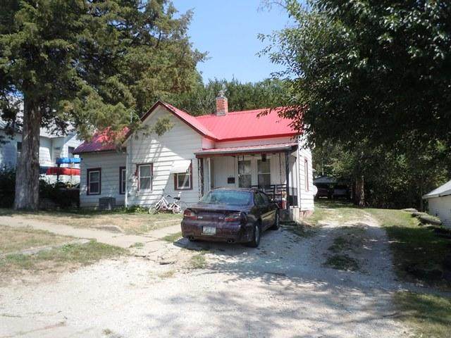 414 4TH Street - Photo 1