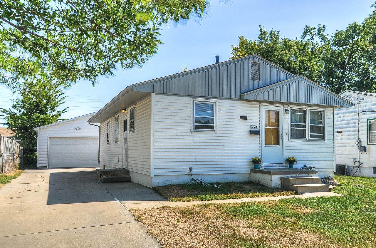 1109 Birch Street - Photo 1