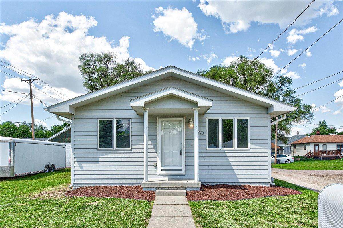 1010 20TH Avenue - Photo 1