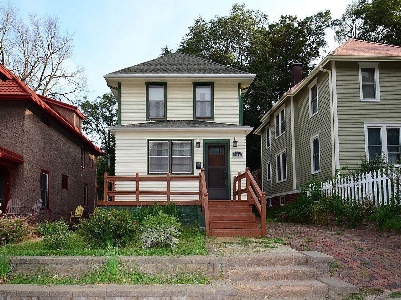 126 5TH Avenue - Photo 1