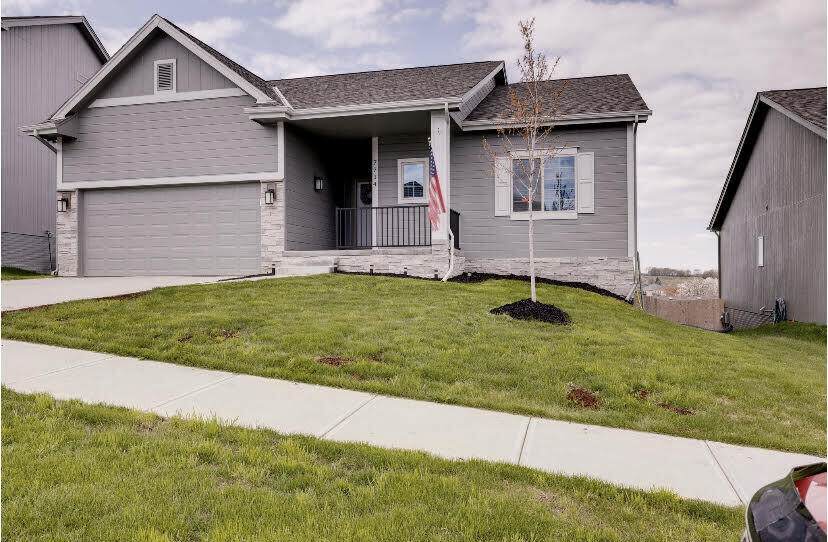7714 82ND Avenue - Photo 1
