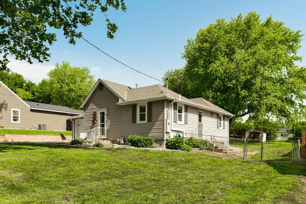 906 Townsend Street - Photo 1