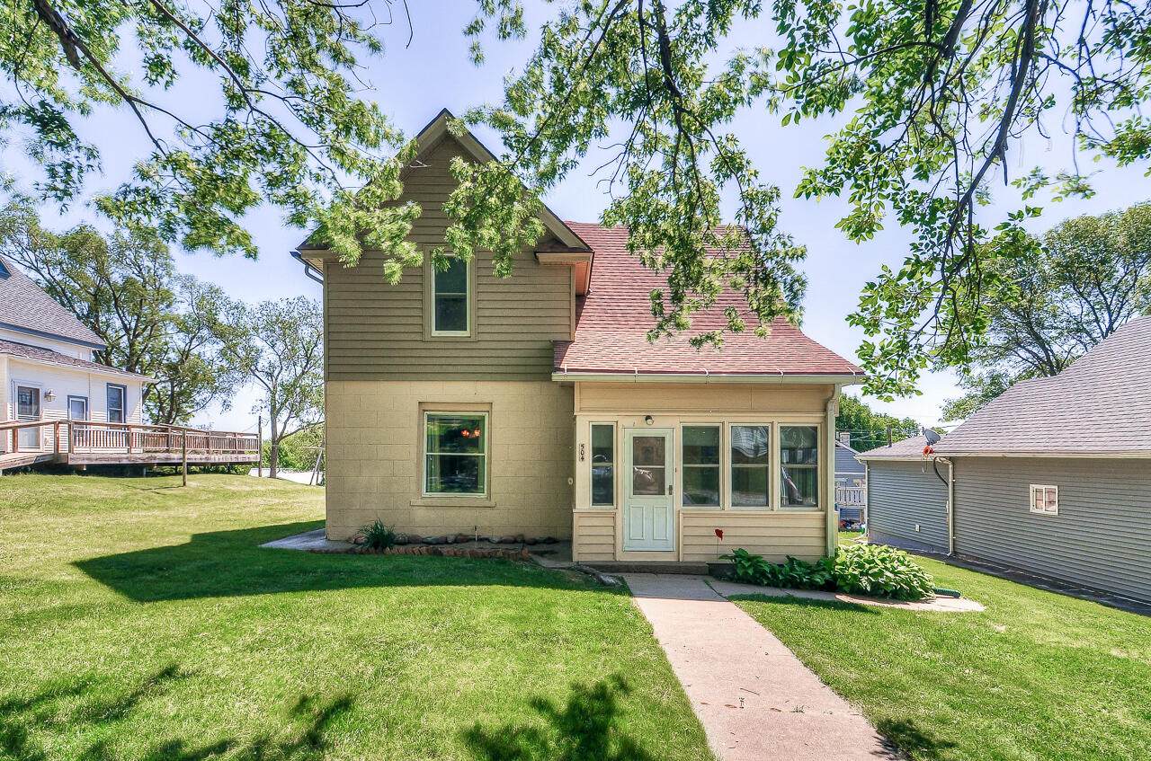 504 Broadway Street - Photo 1