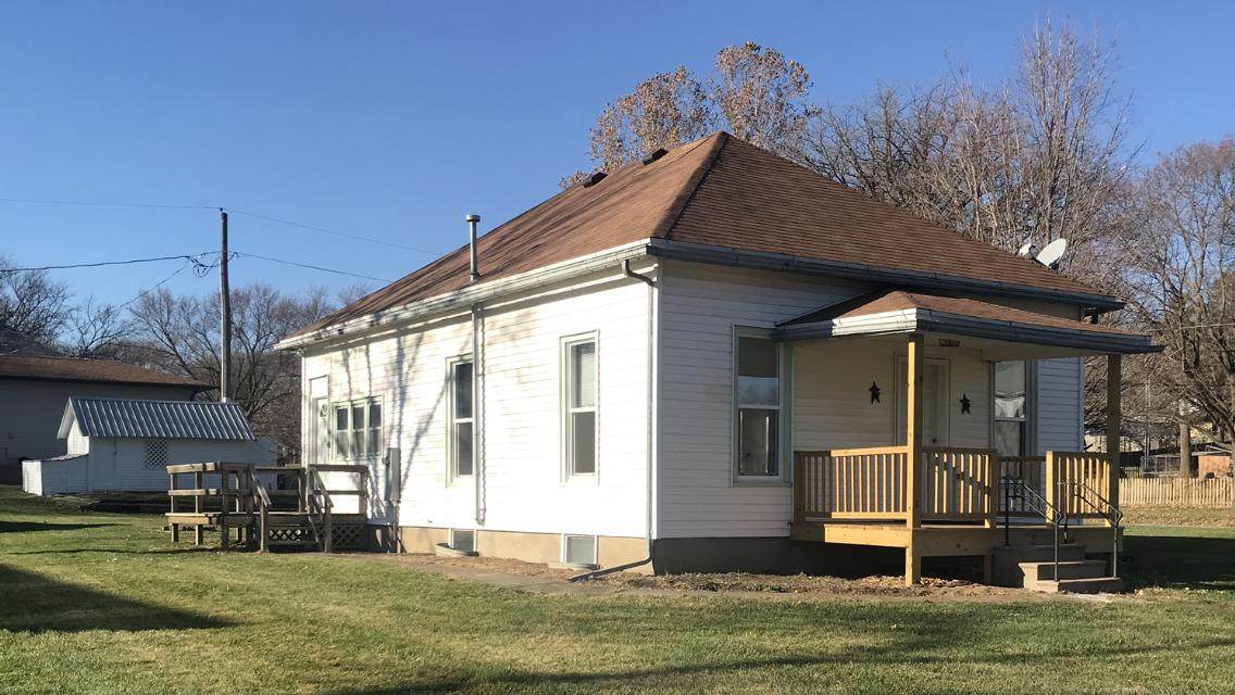 306 Des Moines Street - Photo 1