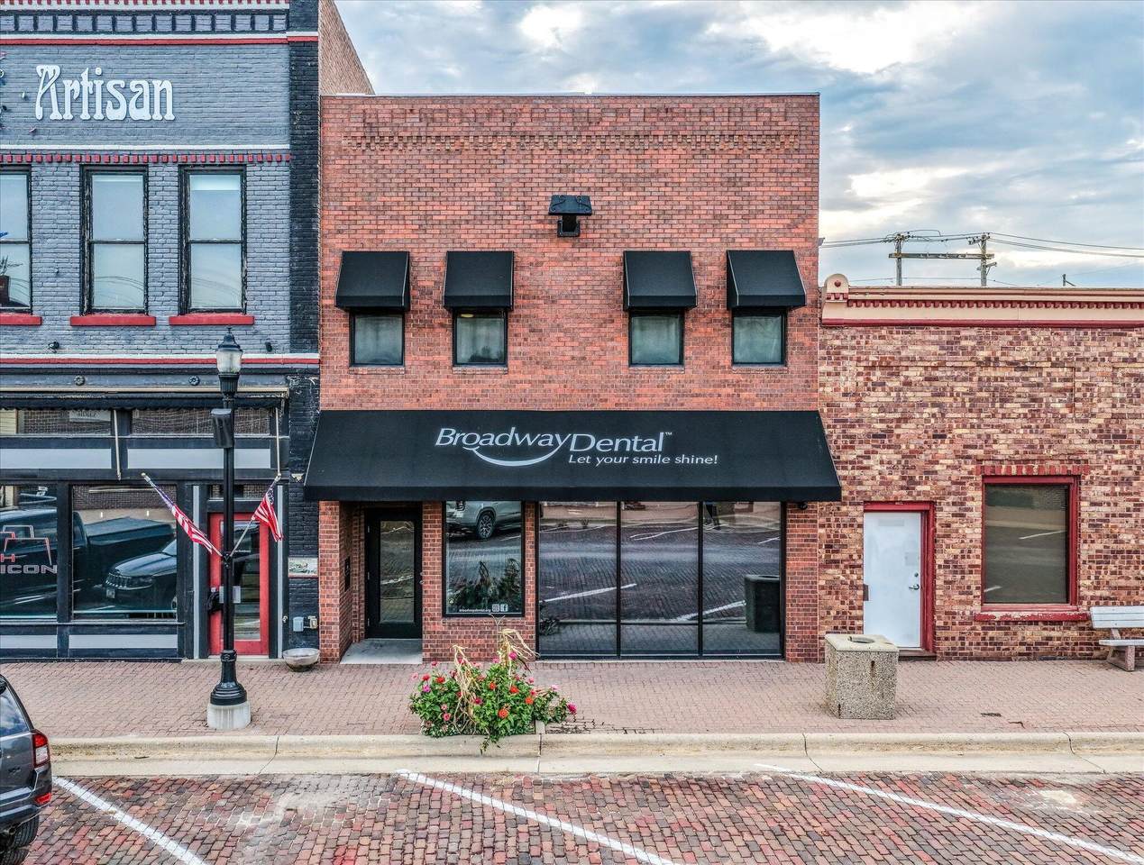 511 Walker - Photo 1