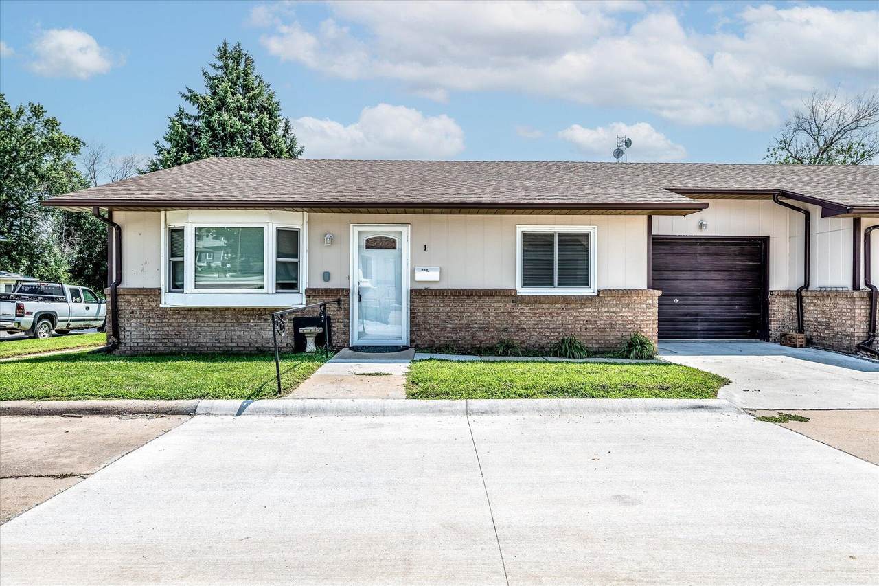 113 7TH STREET UNIT D - Photo 1