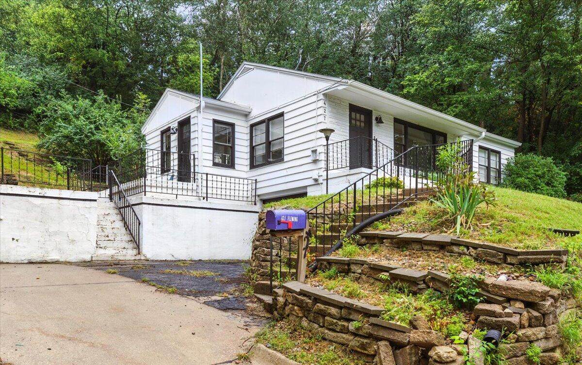 427 Fleming - Photo 1