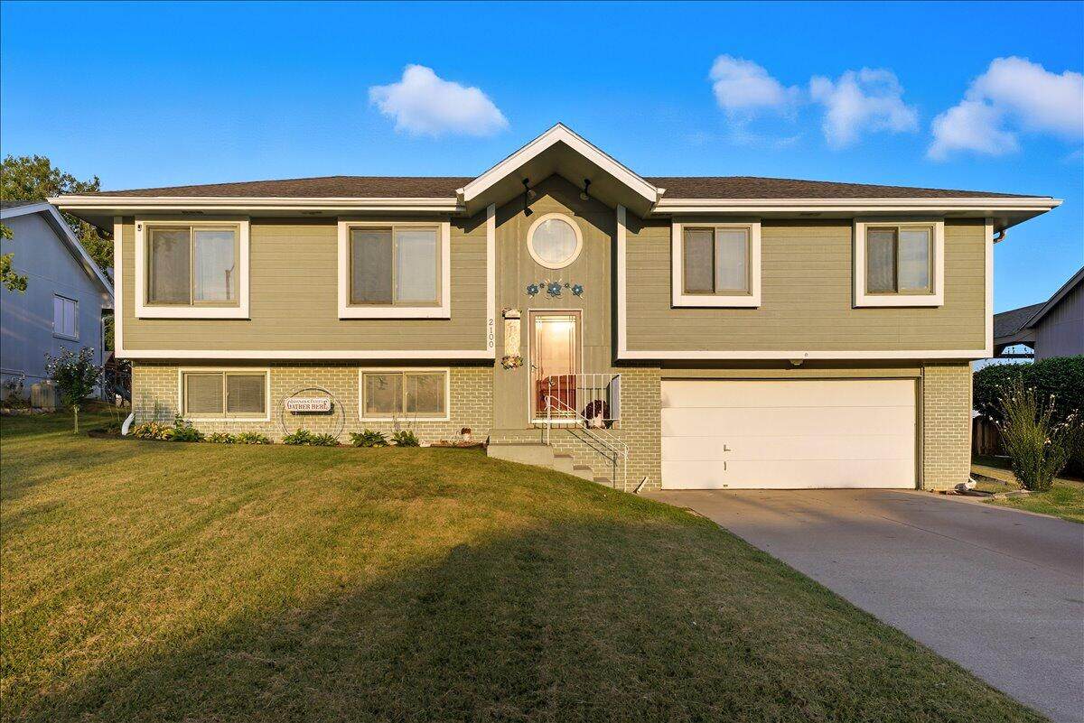 2100 Woodfield - Photo 1