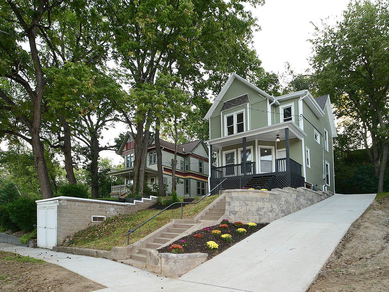 407 Park Ave - Photo 1