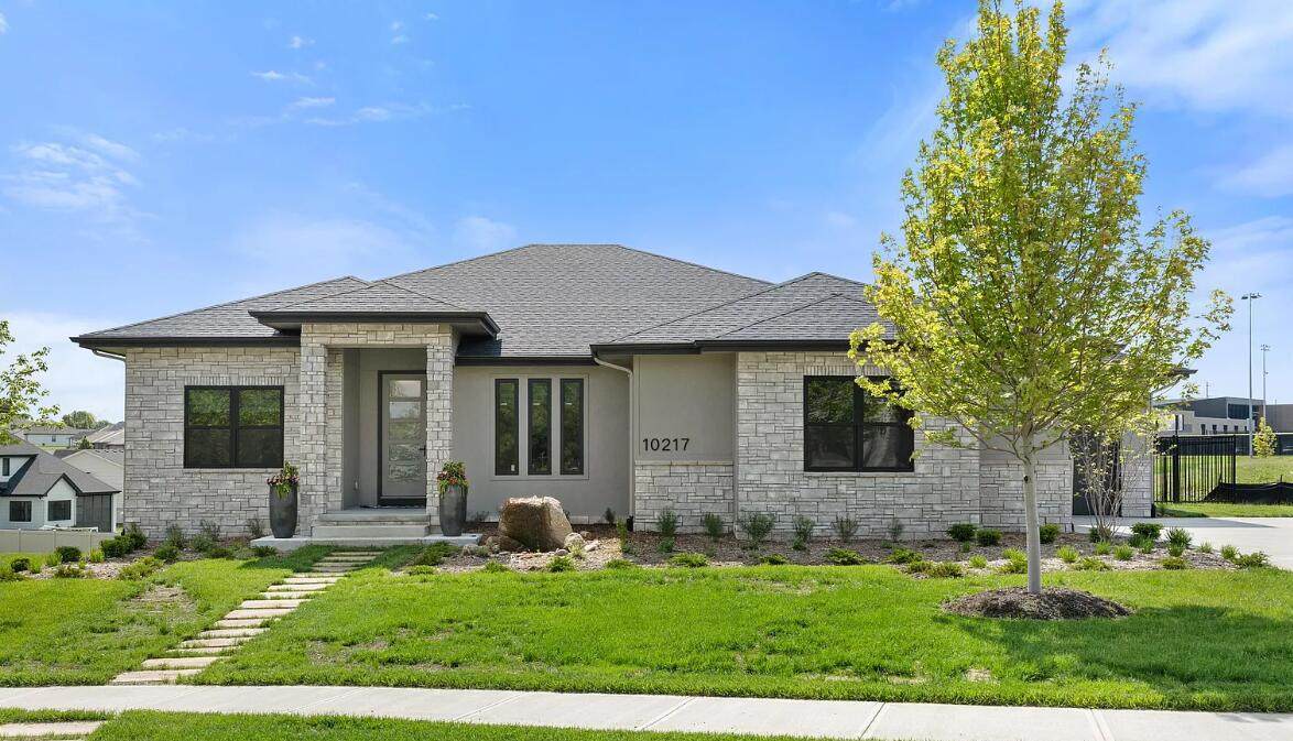 10217 183RD AVE - Photo 1